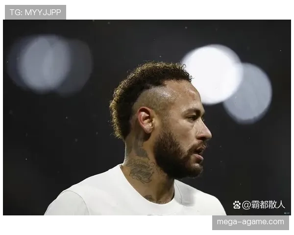 内马尔连续边路突破压制对手，本赛季角色从核心传球转为锋线终结