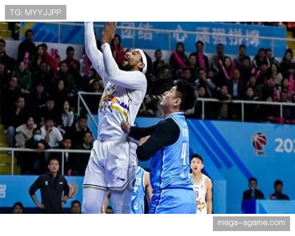 假摔判罚规则解析：球员如何通过夸张反应骗取犯规？